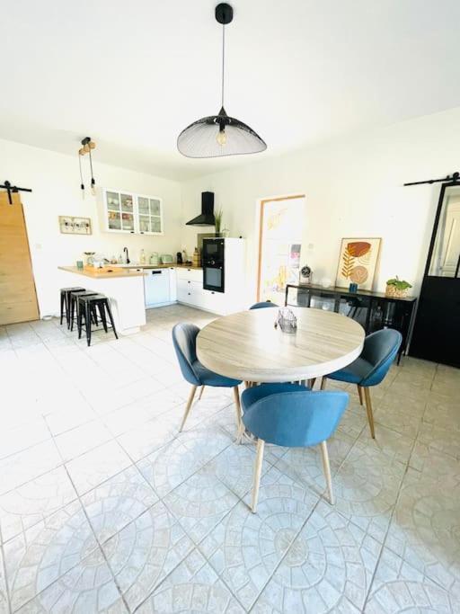 Maison Au Milieu Des Chevaux LʼIsle-sur-la-Sorgue Esterno foto